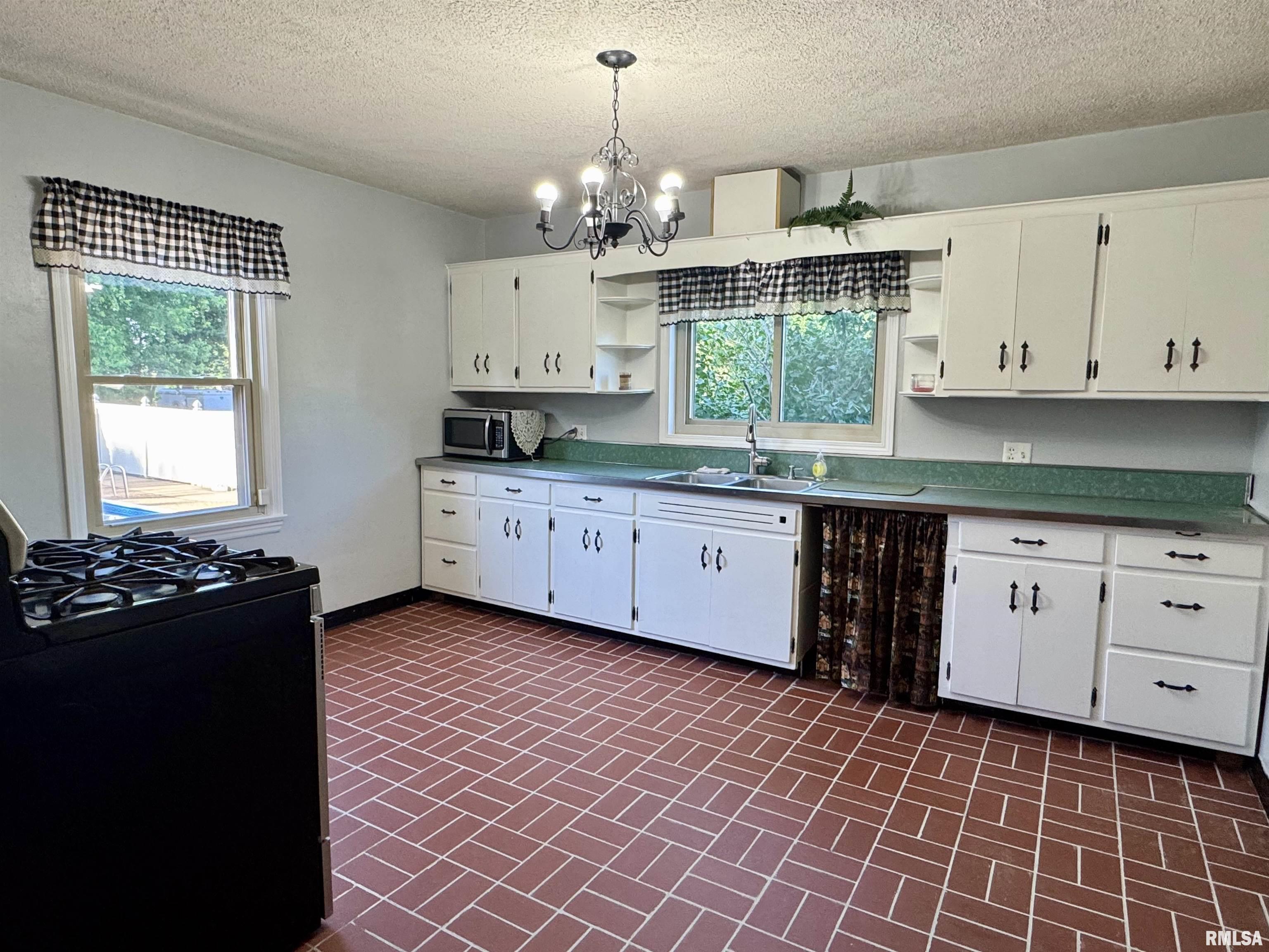 583 West Fort Street Farmington, IL 61531 - Photo 5 of 19
