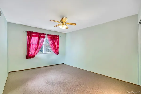 $390,000 | 13 Mallard Path, Coram, NY 11727