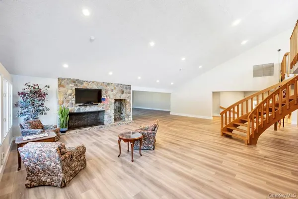 $390,000 | 13 Mallard Path, Coram, NY 11727