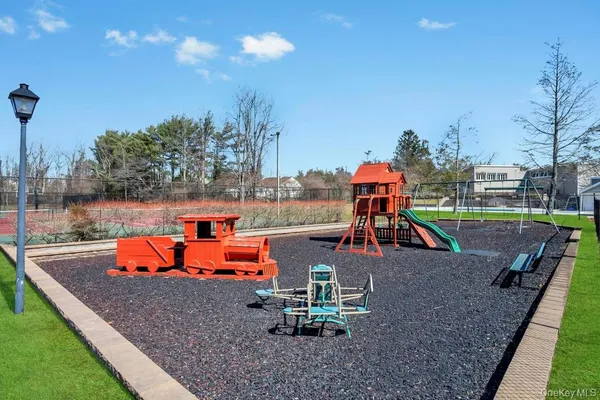 $390,000 | 13 Mallard Path, Coram, NY 11727