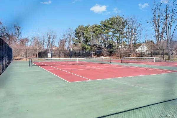 $390,000 | 13 Mallard Path, Coram, NY 11727