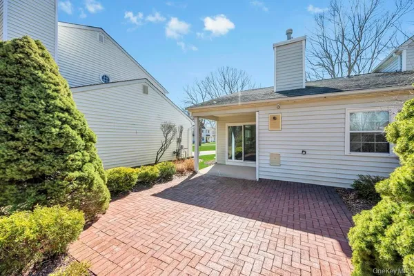 $390,000 | 13 Mallard Path, Coram, NY 11727