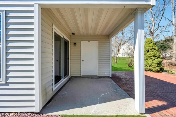 $390,000 | 13 Mallard Path, Coram, NY 11727
