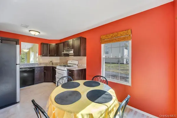 $390,000 | 13 Mallard Path, Coram, NY 11727