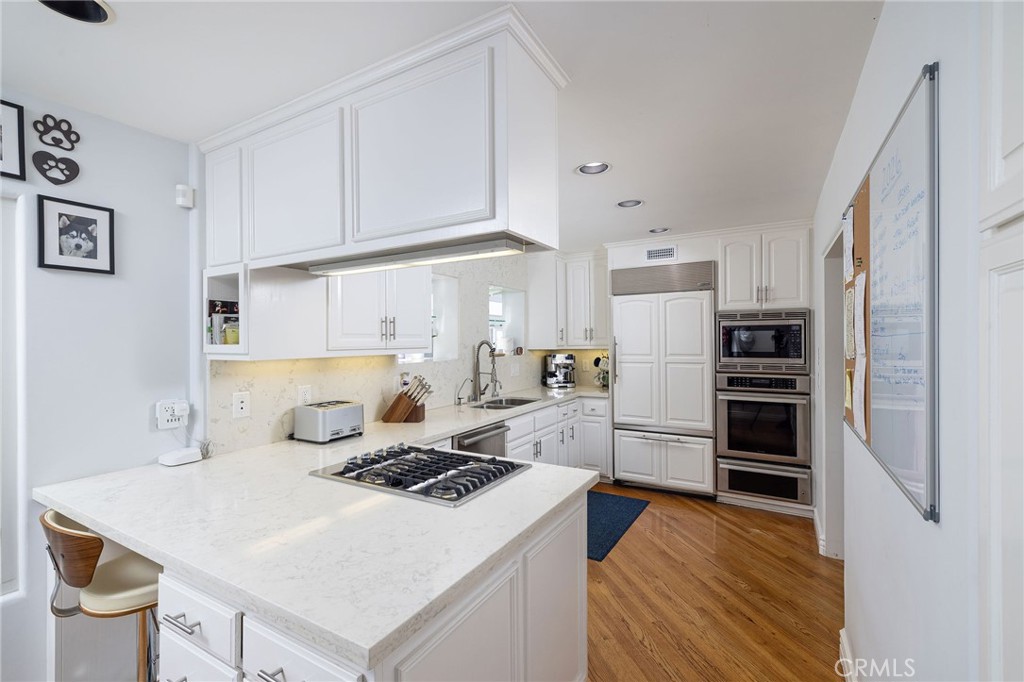 90 Rivo Alto Canal Long Beach, CA 90803 - Photo 18 of 52 a kitchen with a stove and a refrigerator