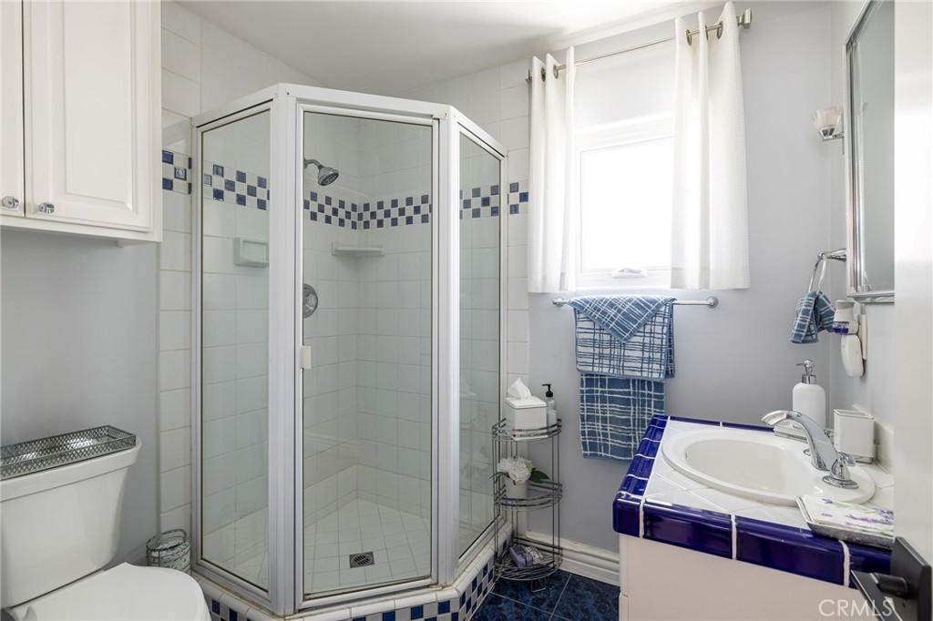 90 Rivo Alto Canal Long Beach, CA 90803 - Photo 19 of 52 a bathroom with a shower a sink and a mirror