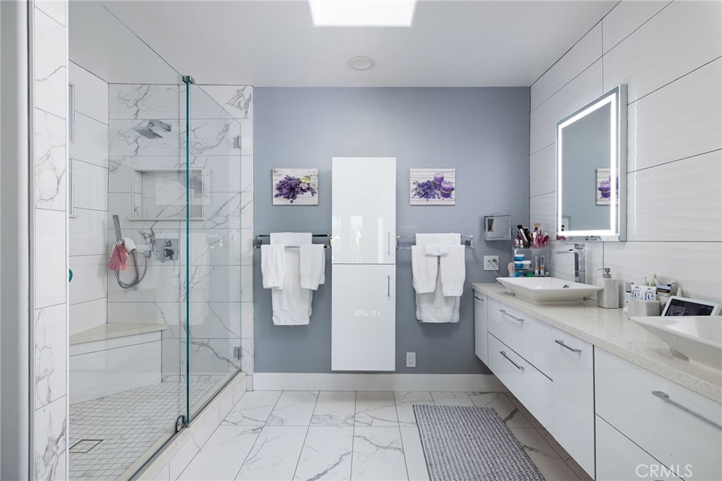 90 Rivo Alto Canal Long Beach, CA 90803 - Photo 25 of 52 a bathroom with a double vanity sink mirror and shower