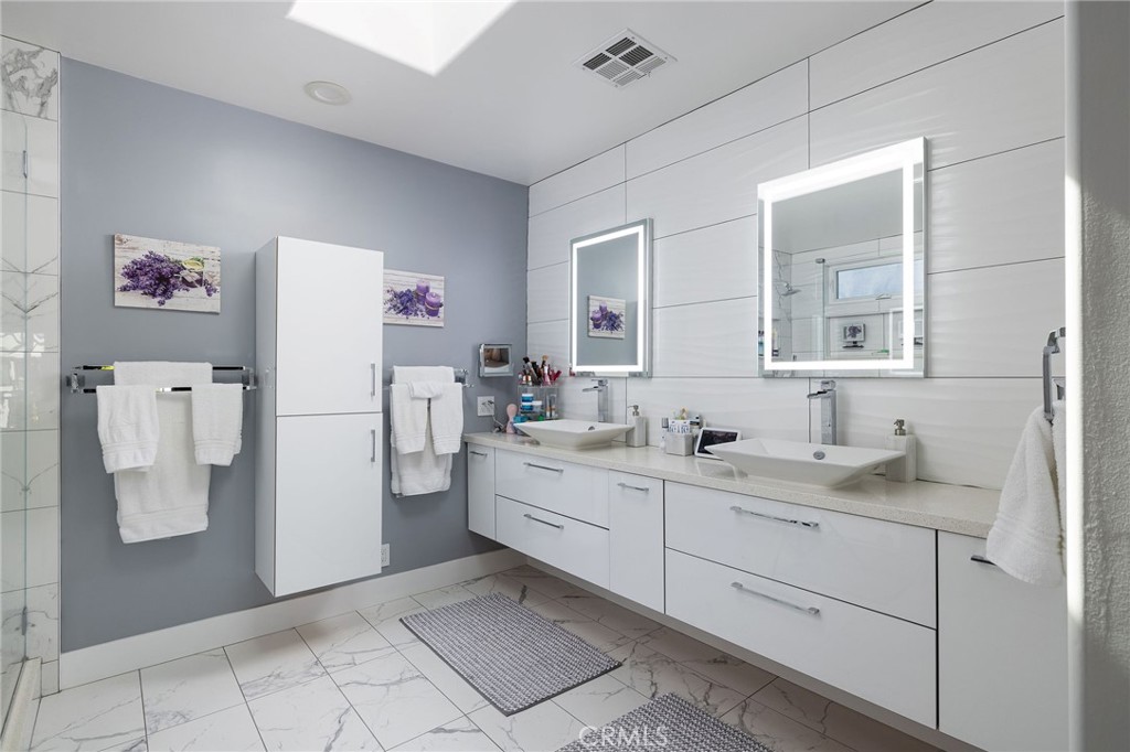 90 Rivo Alto Canal Long Beach, CA 90803 - Photo 26 of 52 a spacious bathroom with a double vanity sink a mirror and a shower