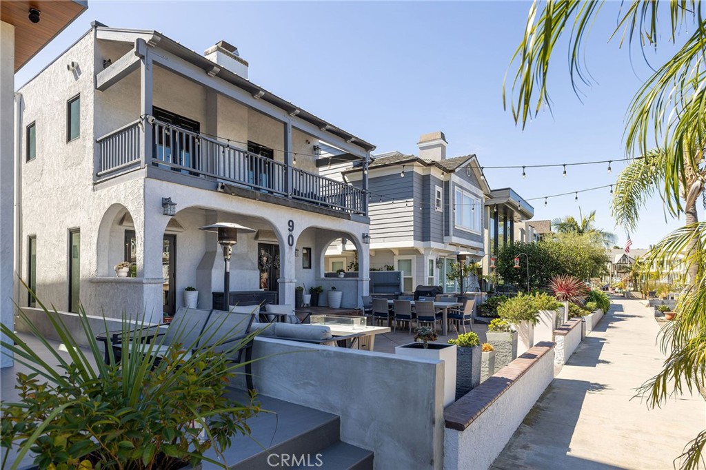 90 Rivo Alto Canal Long Beach, CA 90803 - Photo 3 of 52 a front view of a building with outdoor seating