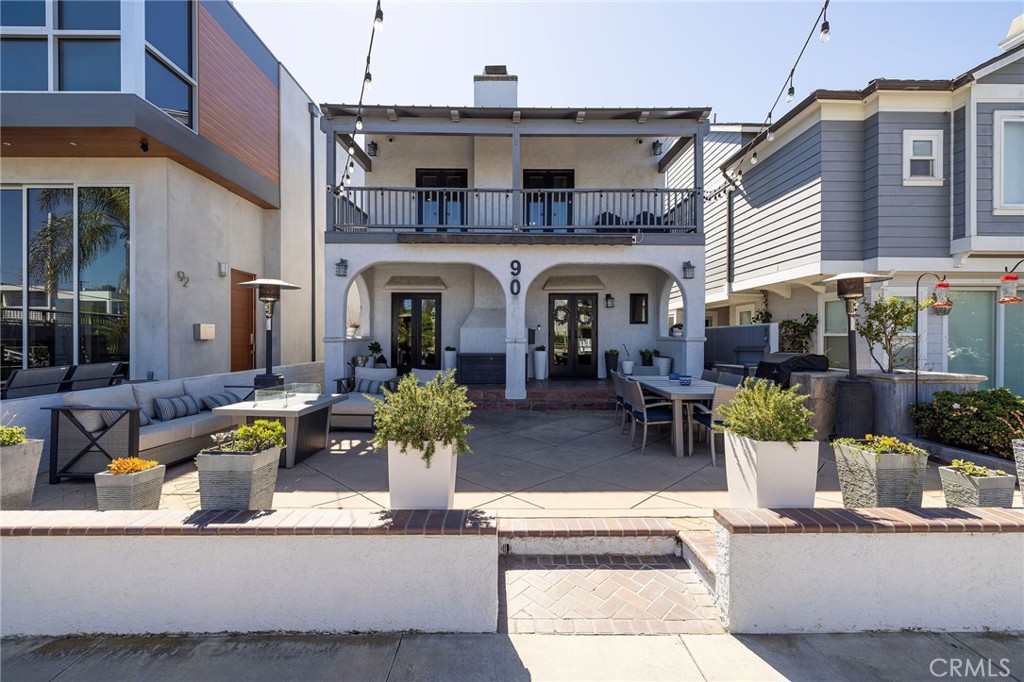90 Rivo Alto Canal Long Beach, CA 90803 - Photo 4 of 52 a view of a building with sitting area and potted plants