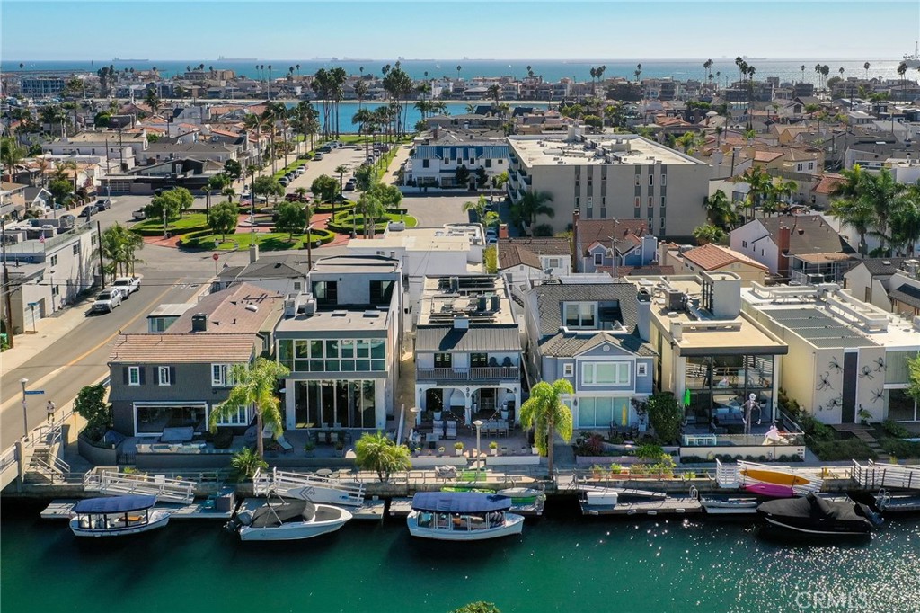 90 Rivo Alto Canal Long Beach, CA 90803 - Photo 50 of 52 a city filled with lots of buildings and cars parked