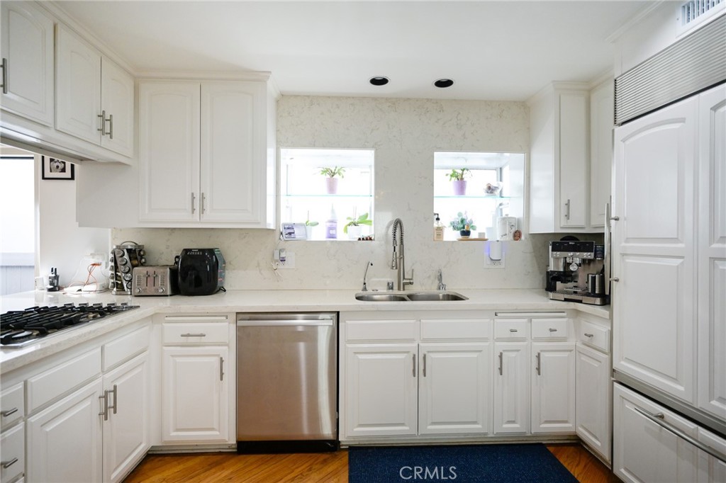 90 Rivo Alto Canal Long Beach, CA 90803 - Photo 6 of 15