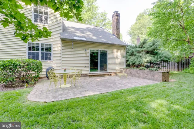 $893,888 | 5062 Queens Wood Drive, Burke, VA 22015