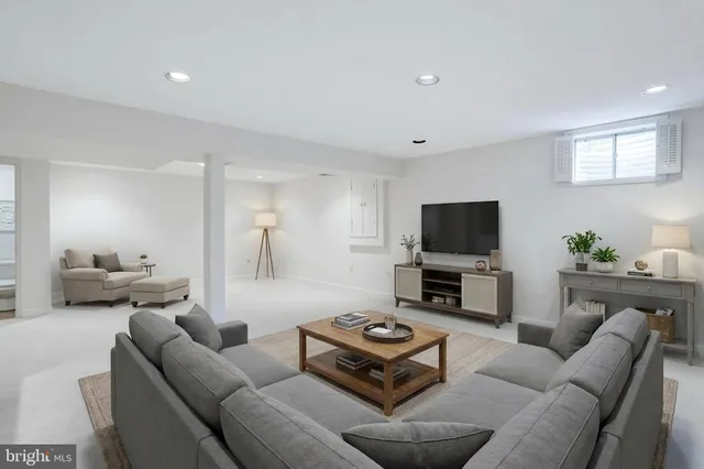 $893,888 | 5062 Queens Wood Drive, Burke, VA 22015