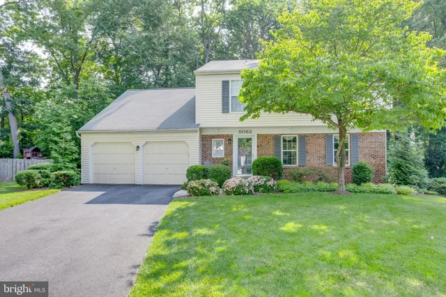 $893,888 | 5062 Queens Wood Drive, Burke, VA 22015