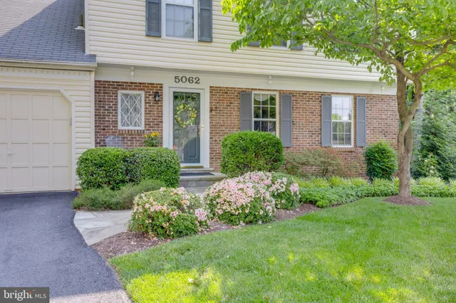 $893,888 | 5062 Queens Wood Drive, Burke, VA 22015