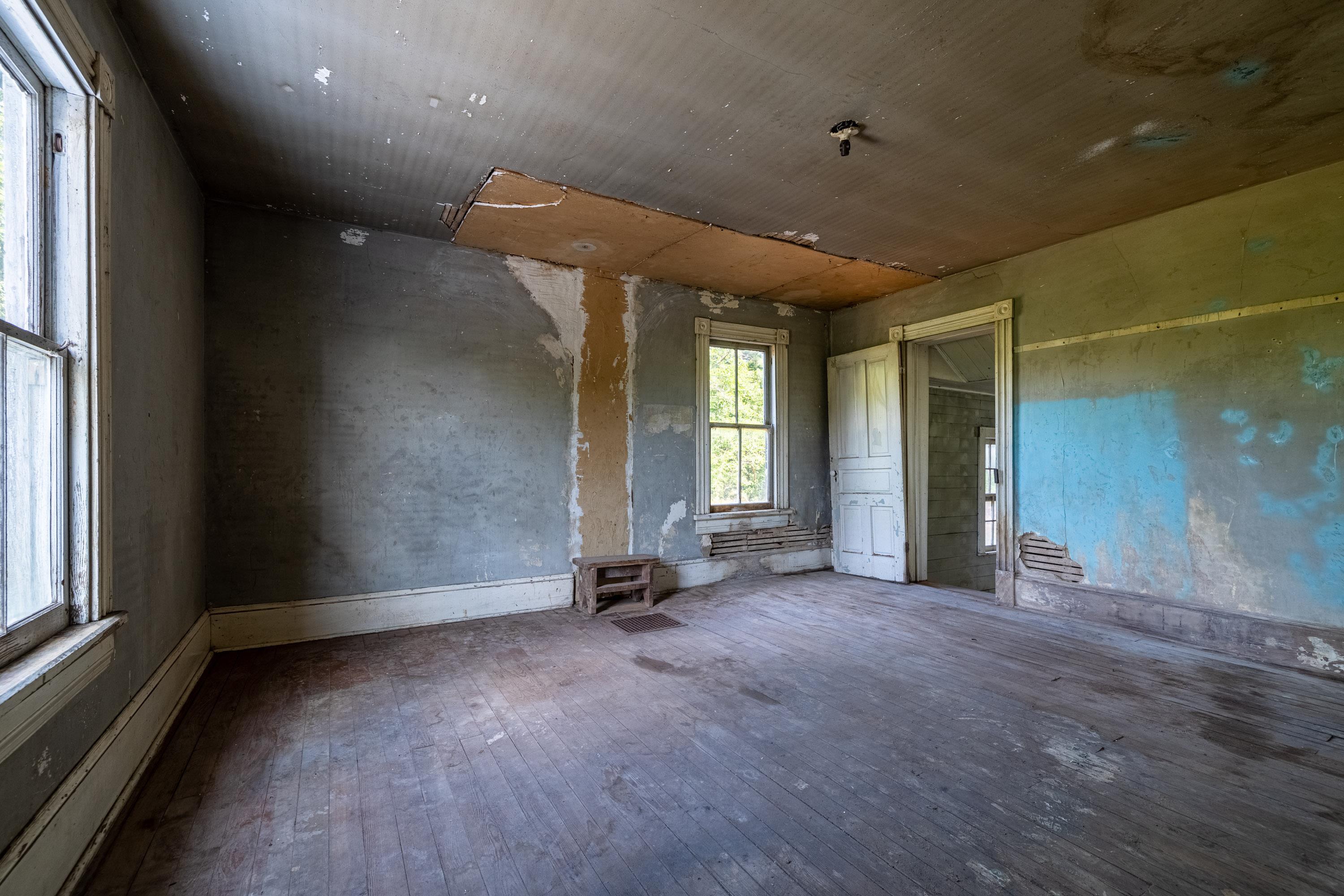 2012 Kimball Road Luray, VA 22835 - Photo 18 of 56 an empty room with windows