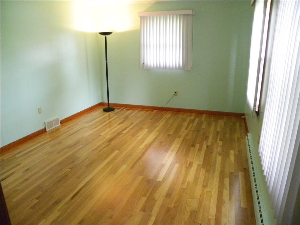 383 Eicher Road Pittsburgh, PA 15237 - Photo 12 of 25 Gallery Image 12