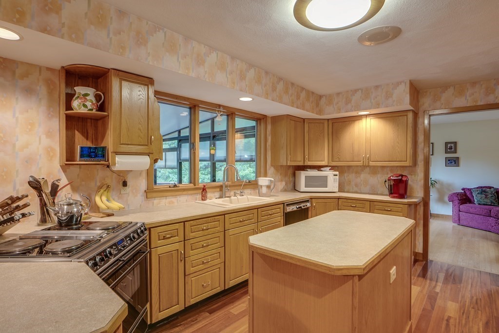 111 Jackman Street Georgetown, MA 01833 - Photo 11 of 42