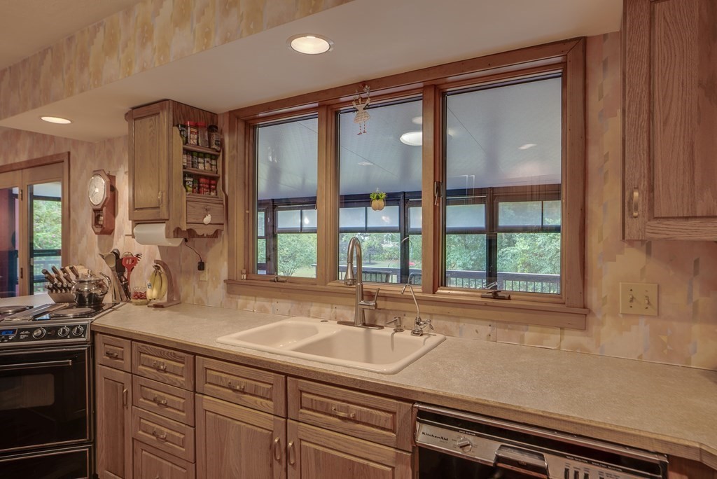 111 Jackman Street Georgetown, MA 01833 - Photo 13 of 42