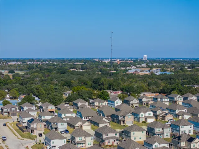 $299,899 | 975 Harper Lane, Bryan, TX 77803