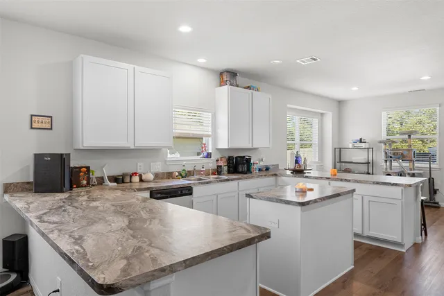 $299,899 | 975 Harper Lane, Bryan, TX 77803