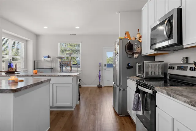 $299,899 | 975 Harper Lane, Bryan, TX 77803