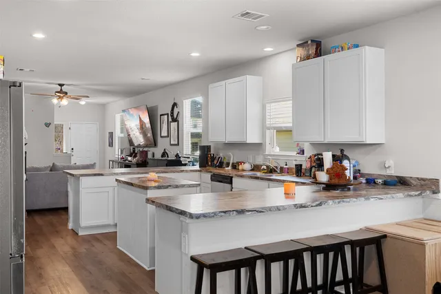 $299,899 | 975 Harper Lane, Bryan, TX 77803