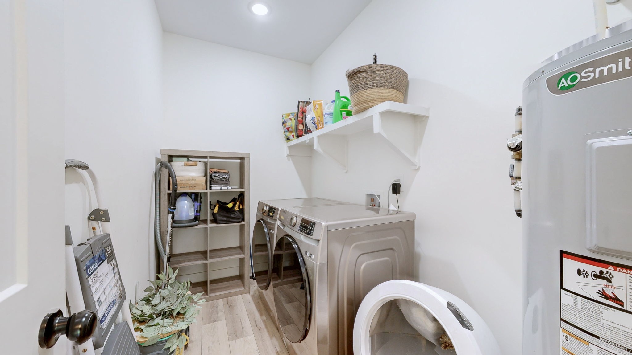 1663 Taylortown Road White Bluff, TN 37187 - Photo 19 of 38 a view of living room with washer and dryer