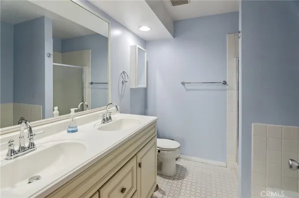 $489,000 | 8710 Independence Avenue, Unit 301, Canoga Park, CA 91304