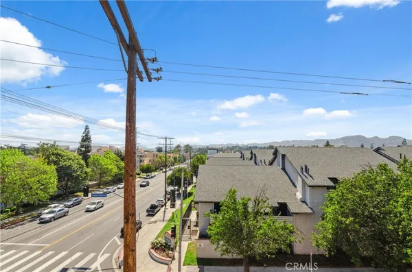 $489,000 | 8710 Independence Avenue, Unit 301, Canoga Park, CA 91304