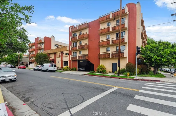 $489,000 | 8710 Independence Avenue, Unit 301, Canoga Park, CA 91304