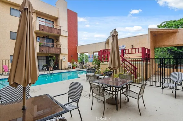 $489,000 | 8710 Independence Avenue, Unit 301, Canoga Park, CA 91304