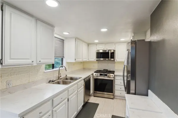 $489,000 | 8710 Independence Avenue, Unit 301, Canoga Park, CA 91304