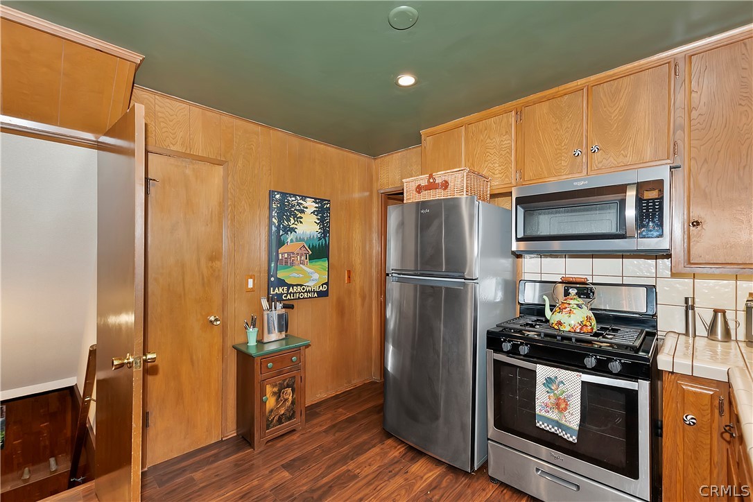 137 Grizzly Road Lake Arrowhead, CA 92352 - Photo 13 of 43 Kitchen