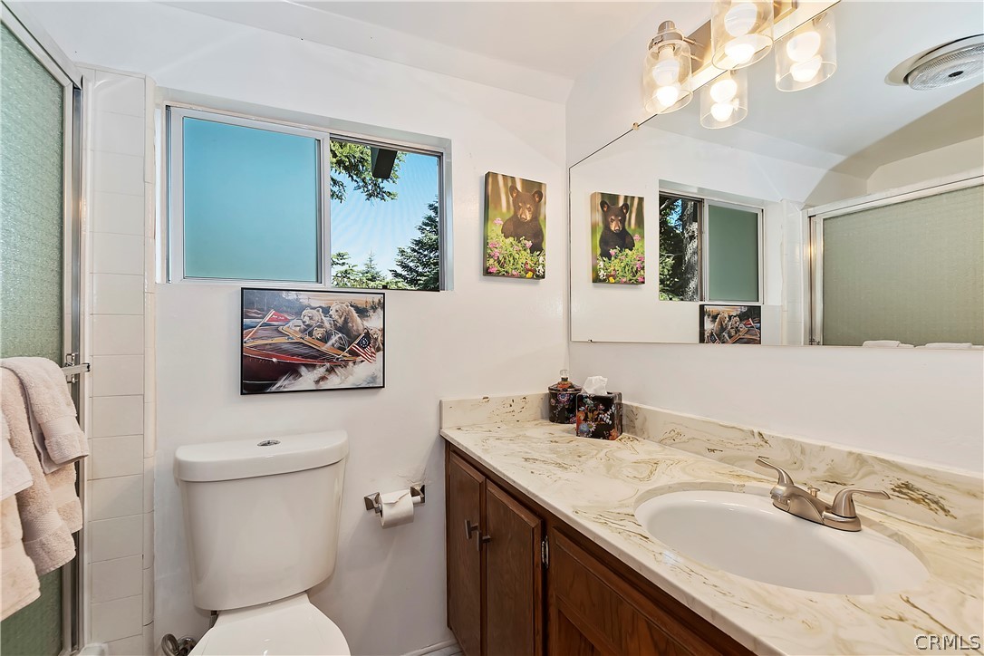 137 Grizzly Road Lake Arrowhead, CA 92352 - Photo 20 of 43 Upstairs bathroom