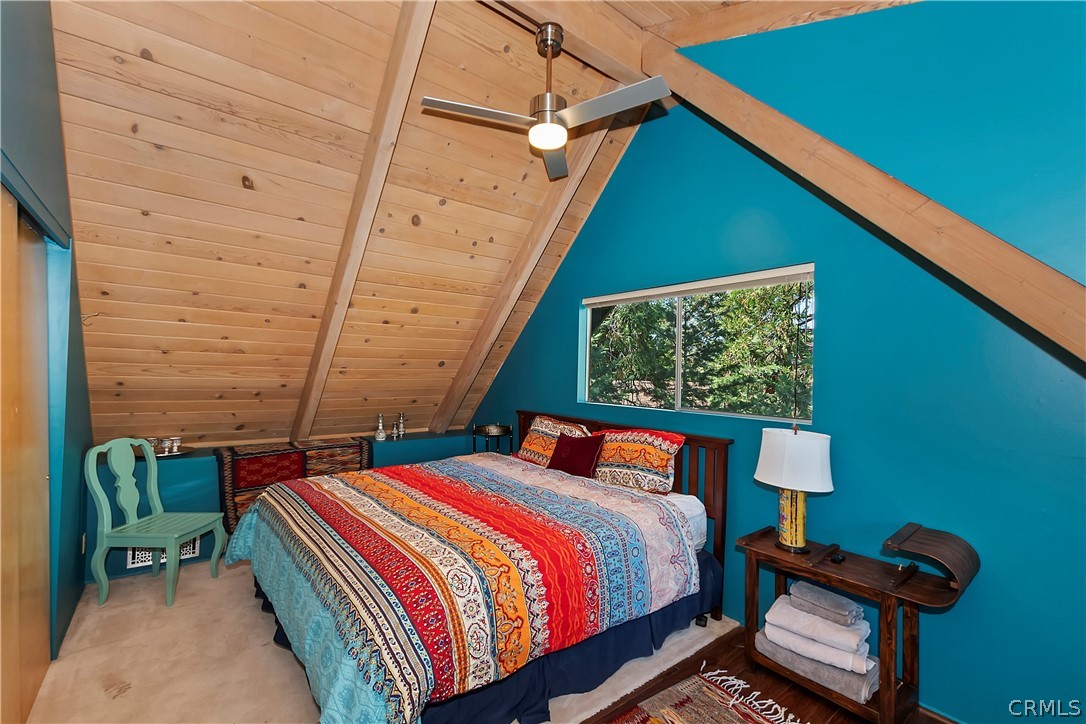 137 Grizzly Road Lake Arrowhead, CA 92352 - Photo 21 of 43 Upstairs bedroom