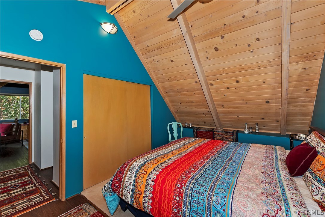 137 Grizzly Road Lake Arrowhead, CA 92352 - Photo 23 of 43 Upstairs bedroom