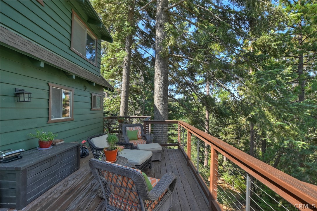 137 Grizzly Road Lake Arrowhead, CA 92352 - Photo 33 of 43 Trex deck off the living room