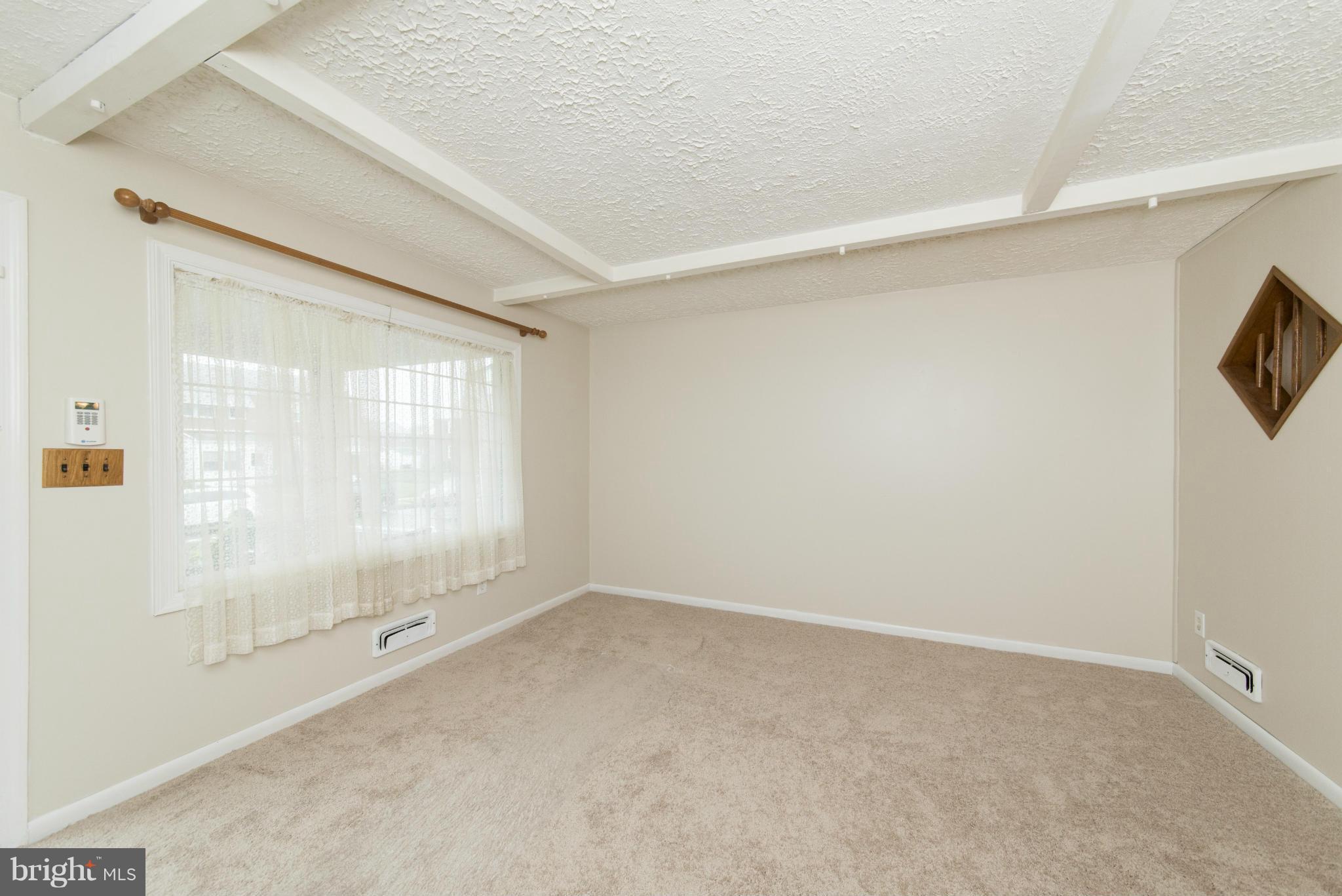 1734 Stokesley Road Baltimore, MD 21222 - Photo 4 of 30 Living Room