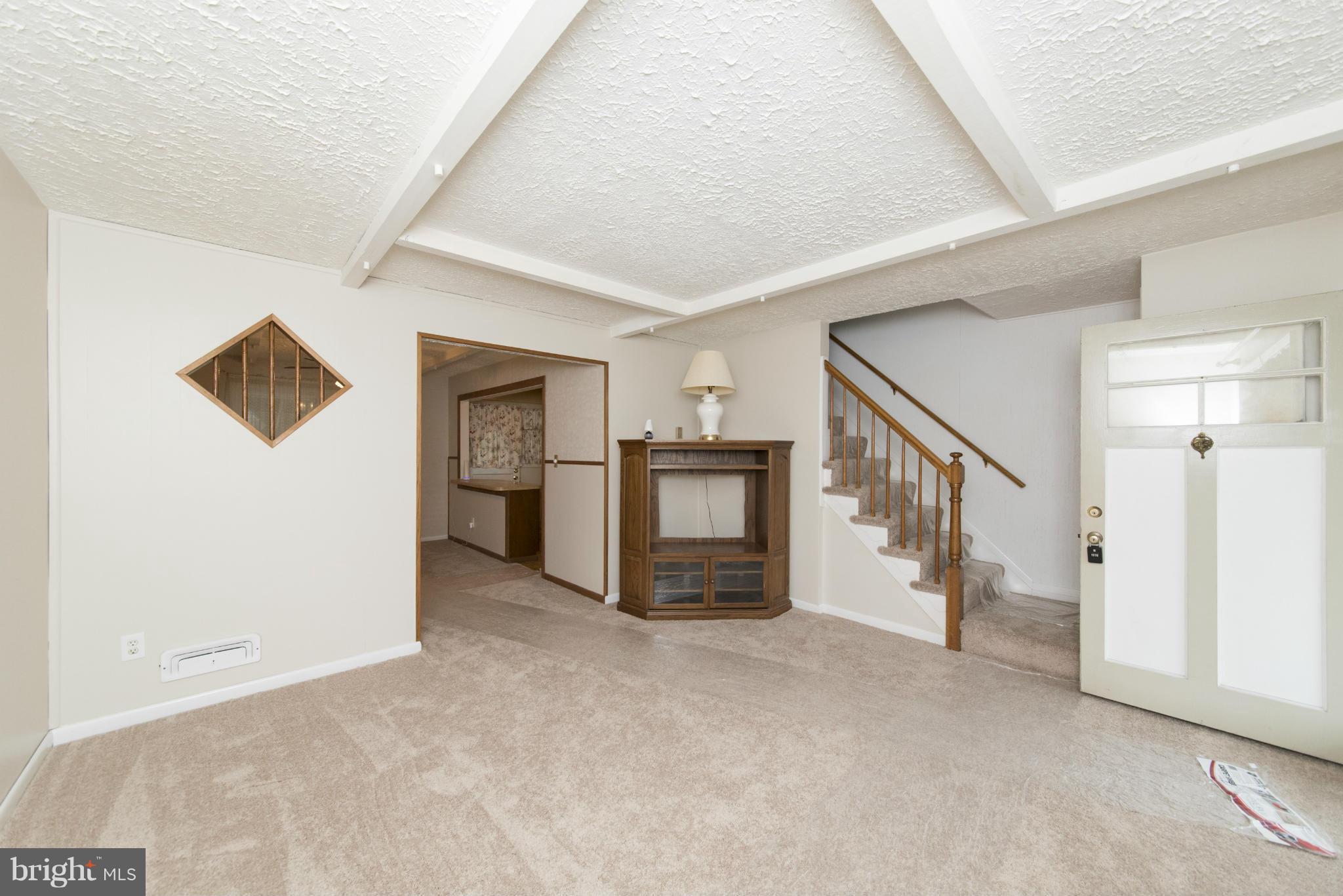 1734 Stokesley Road Baltimore, MD 21222 - Photo 6 of 30 Living Room