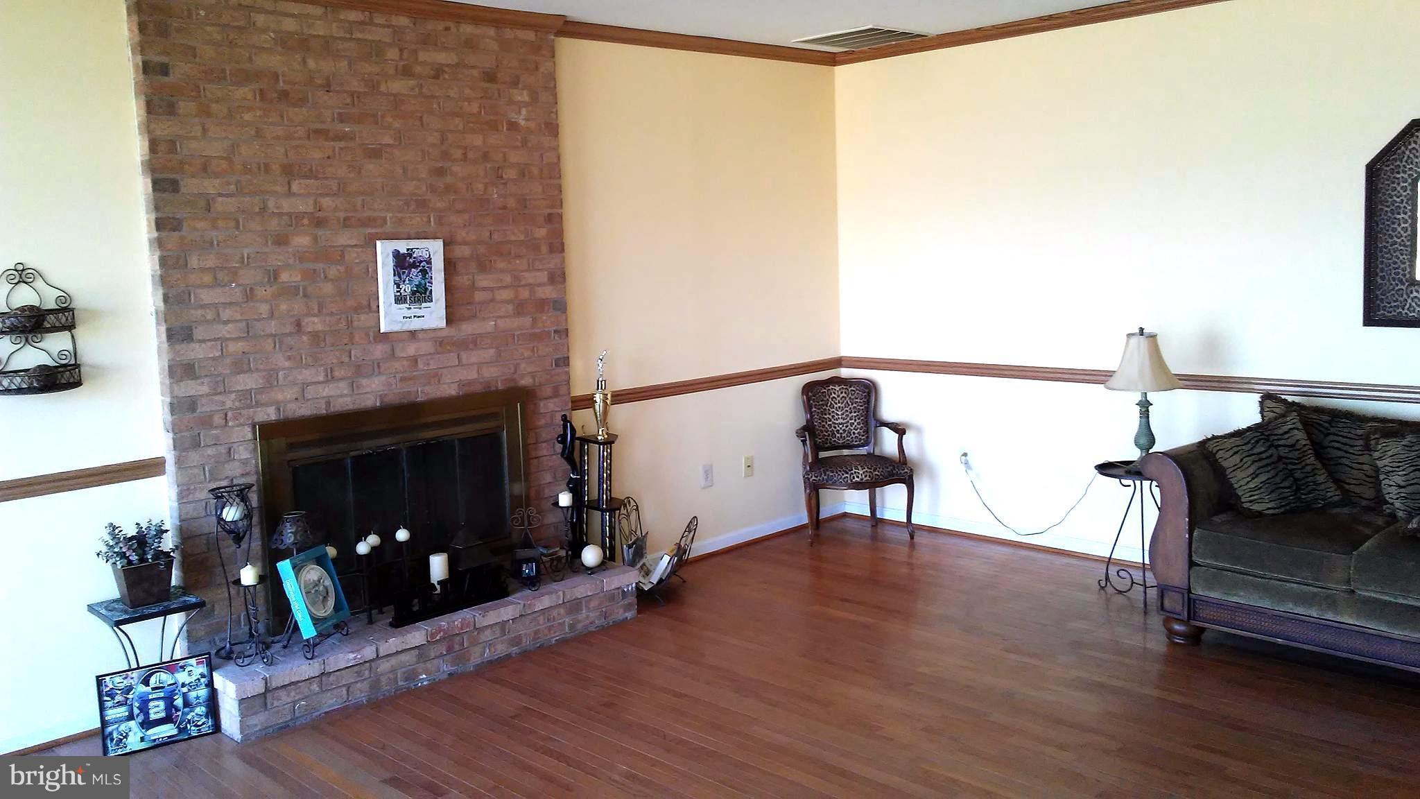 11530 Magnolia Court Swan Point, MD 20645 - Photo 3 of 15 Living Room
