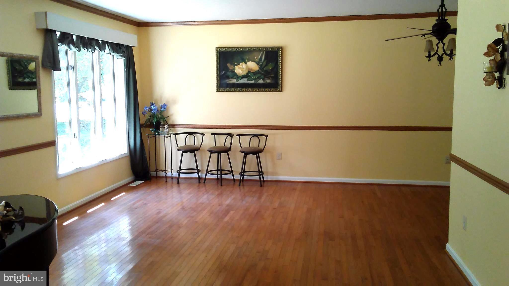 11530 Magnolia Court Swan Point, MD 20645 - Photo 6 of 15 Living Room