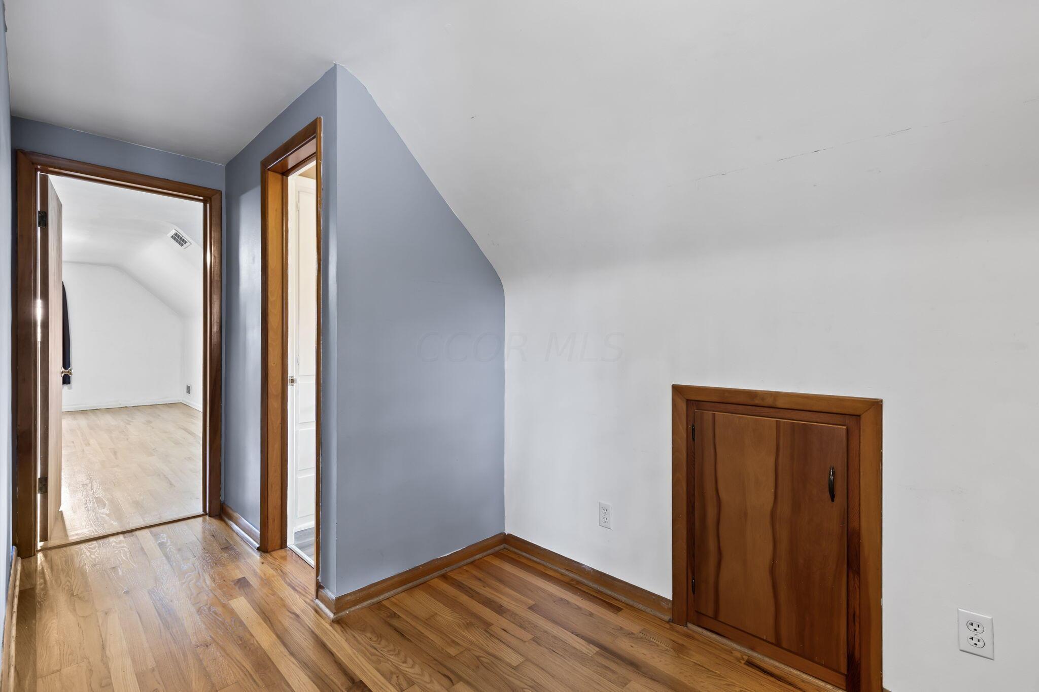 2796 Brandon Road Columbus, OH 43221 - Photo 23 of 44 Upstairs Hallway