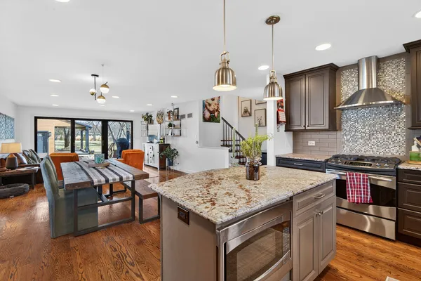 $789,000 | 1335 Wilmot Road, Deerfield, IL 60015