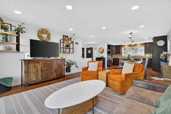 $789,000 | 1335 Wilmot Road, Deerfield, IL 60015