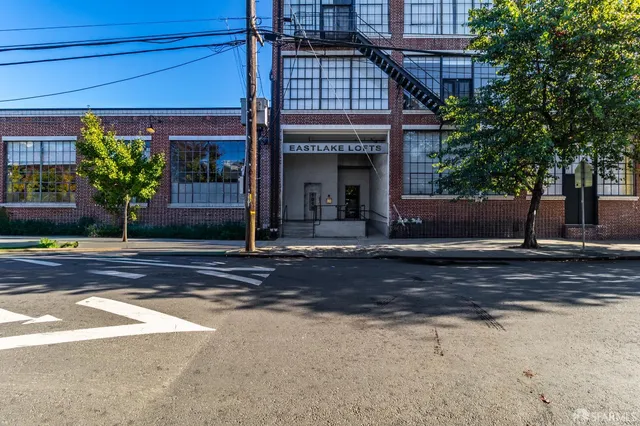 a view of a pathway along a building