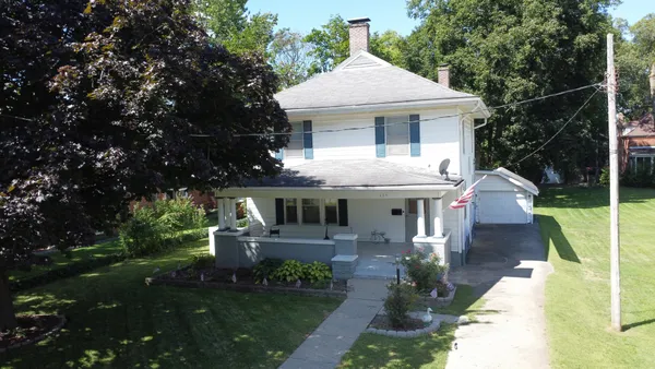 $193,824 | 425 South 4th Street, Watseka, IL 60970