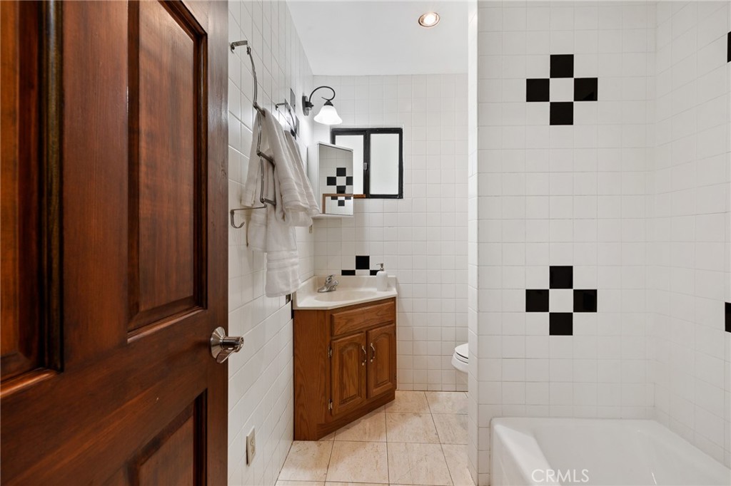 1413 Random Lane Duarte, CA 91010 - Photo 27 of 39 Bath 3