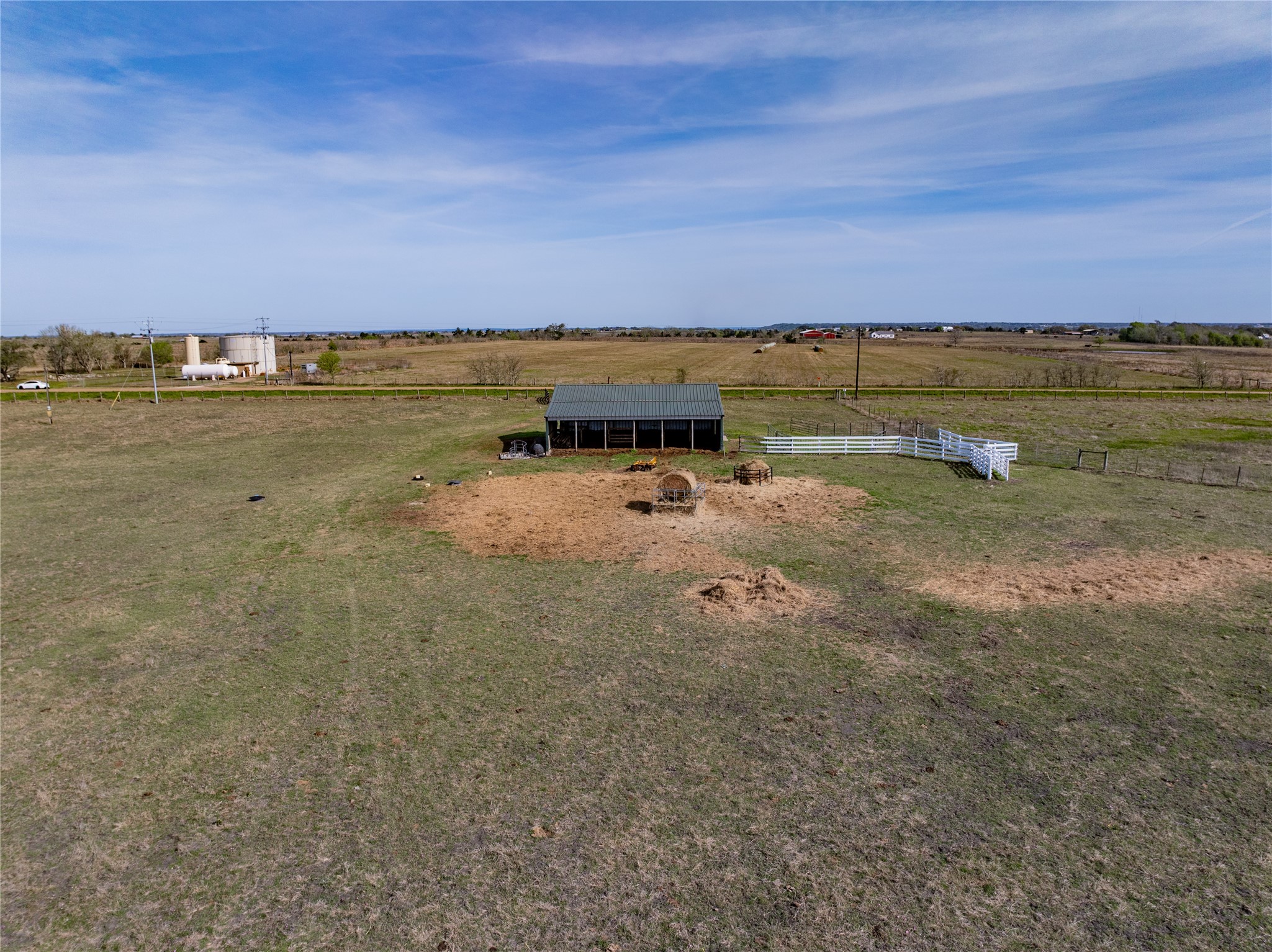 555 Knape Road La Grange, TX 78945 - Photo 8 of 28 a view of an ocean